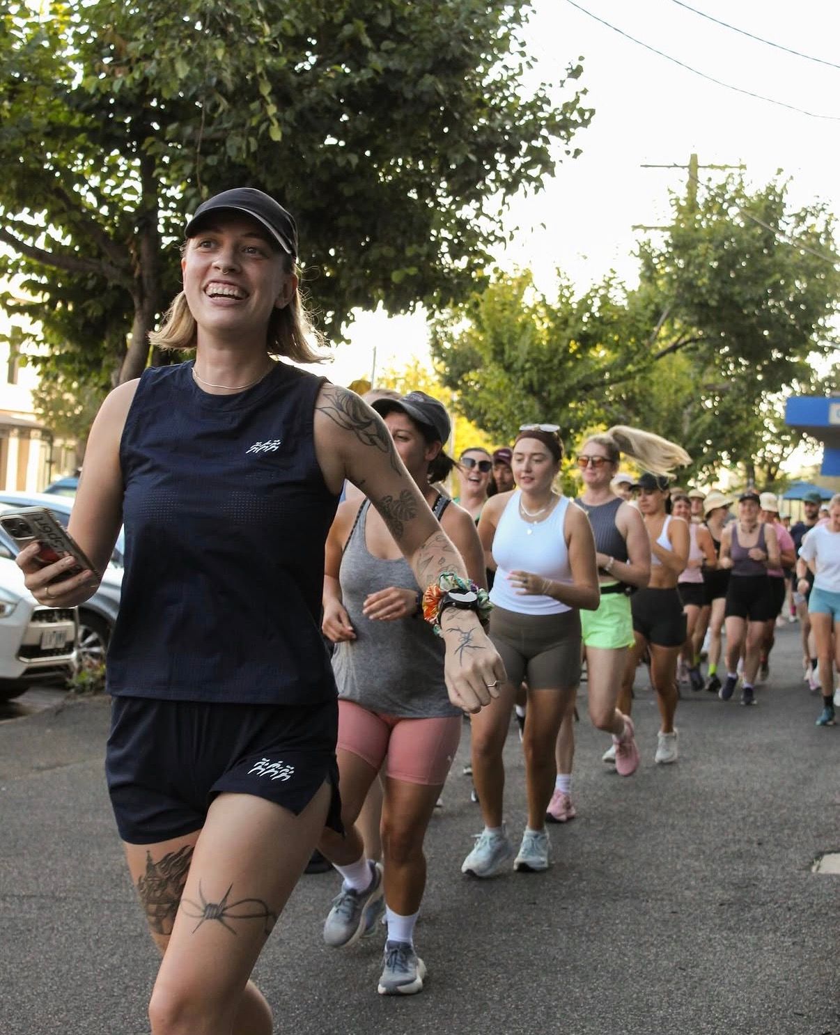 Brit de Groot running with a group